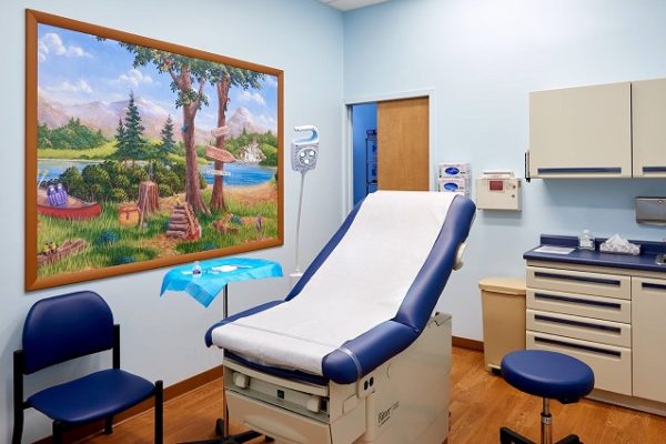 doctors-room-with-blue-chair-and-blue-walls