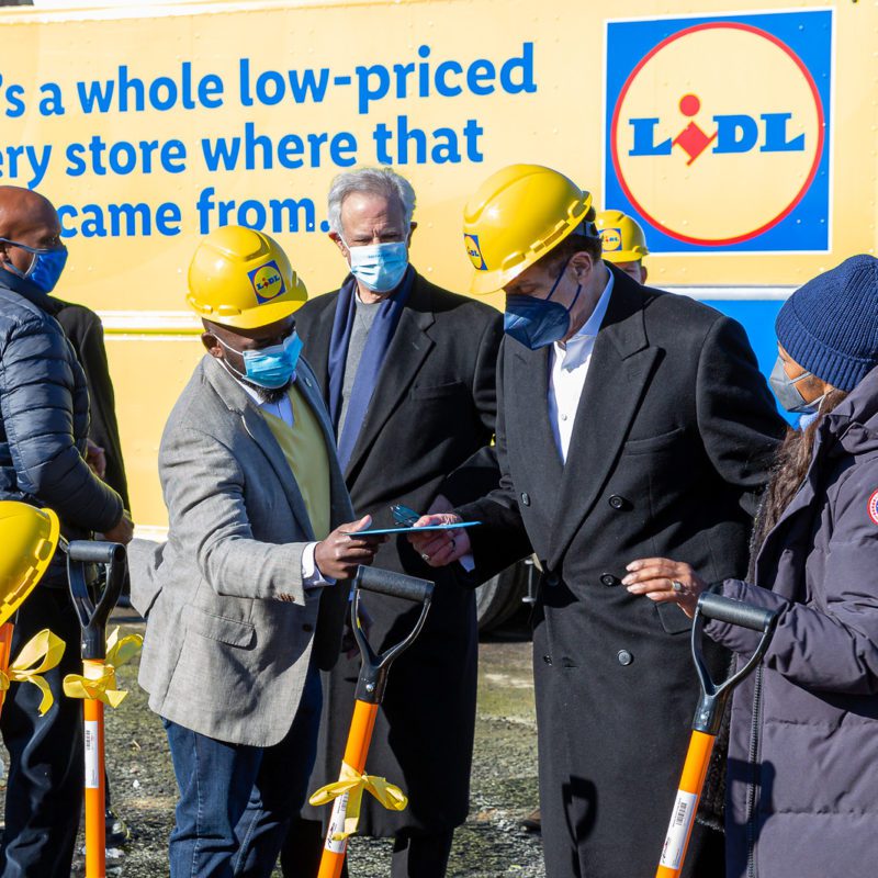 lidl-ground-breaking-participants-look-at-clipboard