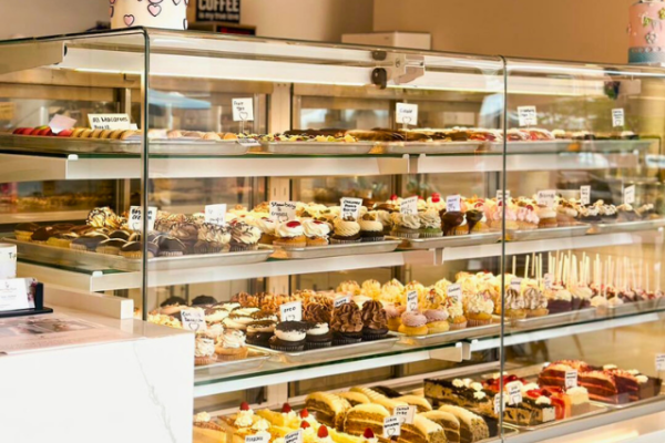 danas_cake_shoppe_7 large bakery case