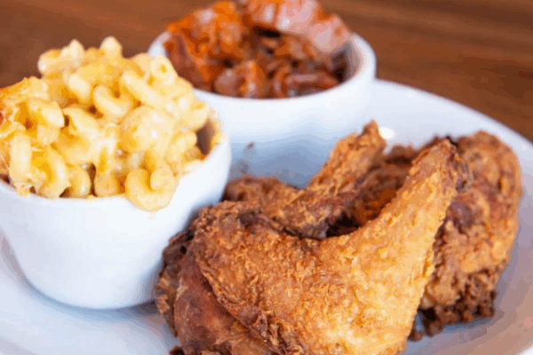 miss_toyas_3 fried chicken plated with mac & cheese and sweet potatoes in smaller ceramic bowls